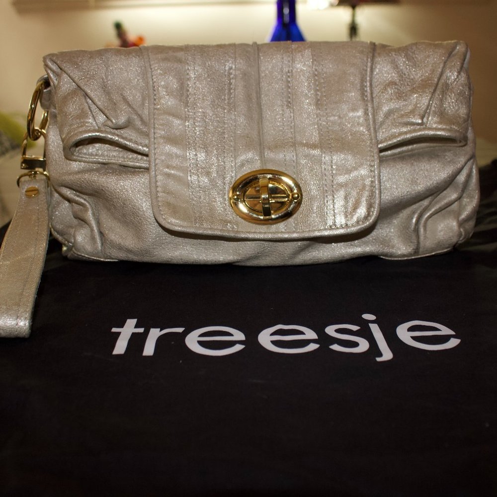 Treesje Champagne Leather Gold Clutch Handbag NWOT $375 Wrist Strap DustBag